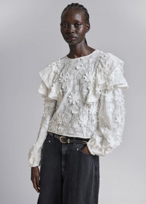 & Other Stories Embroidered Ruffle Blouse Bianche | NOS-SN113871