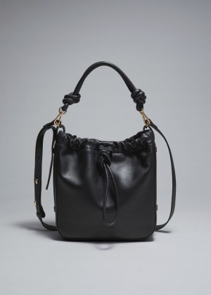 & Other Stories Knotted Pelle Bucket Bag Nere | NOS-SN114541