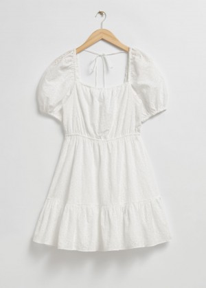 & Other Stories Voluminous Broderie Anglaise Mini Vestito Bianche | NOS-SN113230