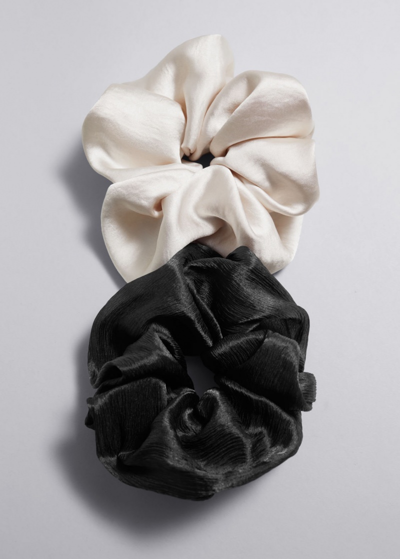 & Other Stories Duo Extra-Large Satin Finish Scrunchie Set Crema Nere | NOS-SN114657