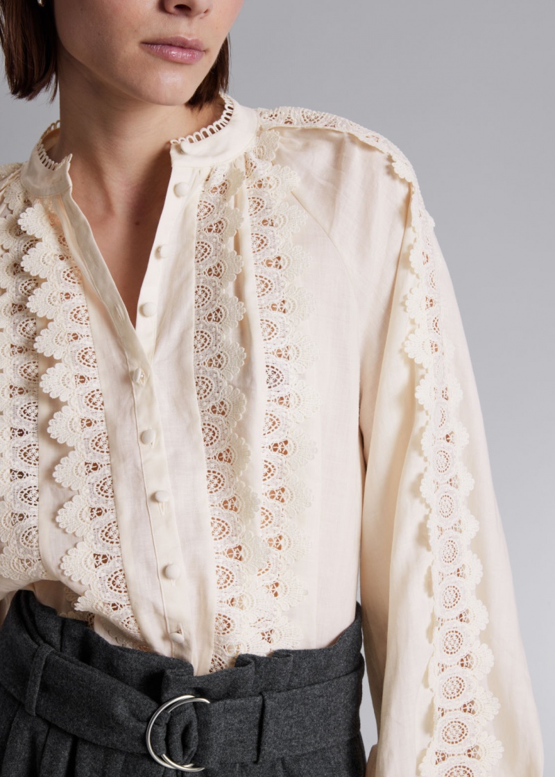 & Other Stories Scalloped Pizzo Blouse Crema | NOS-SN113933